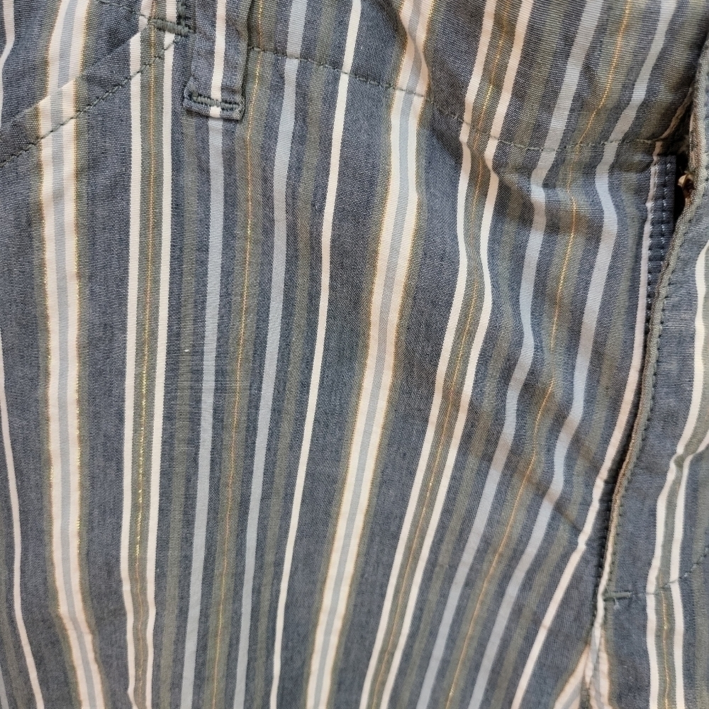 Lee Regular Fit Mid Rise Bermuda short with gold thread - Picture 2 of 5